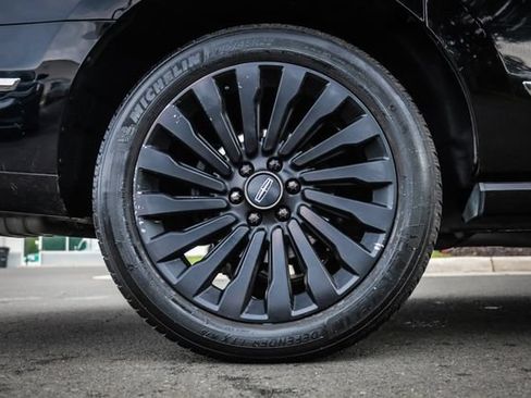 Used 2018 Lincoln Navigator L Reserve w/ Technology Package AWD/4WD image 12