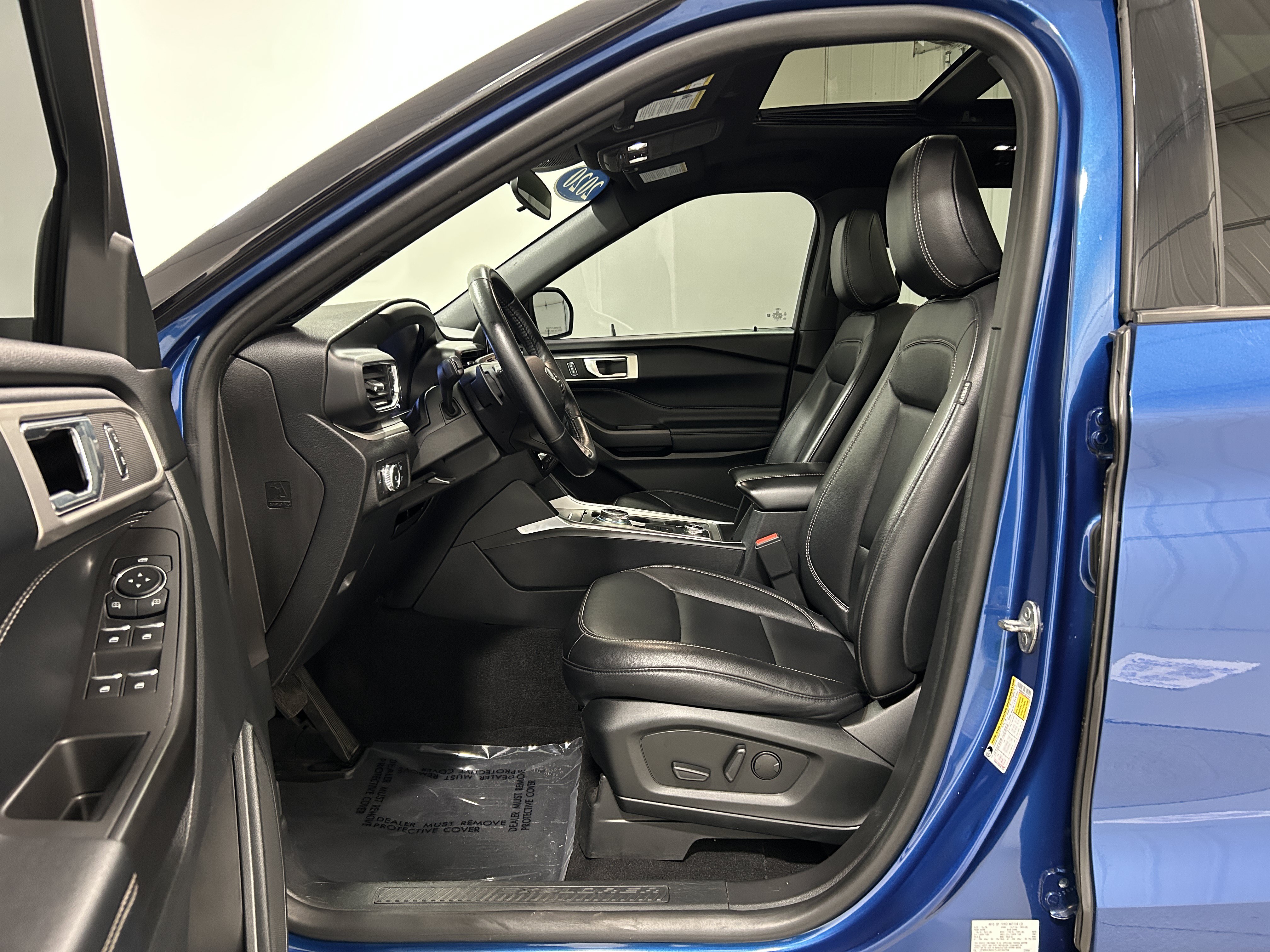 Used 2020 Ford Explorer XLT w/ Equipment Group 202A AWD/4WD image 4