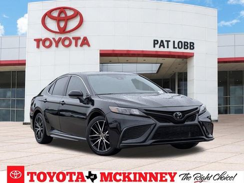 Used 2024 Toyota Camry SE FWD image 1