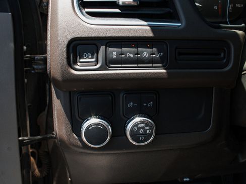 Used 2021 GMC Yukon SLE RWD image 11