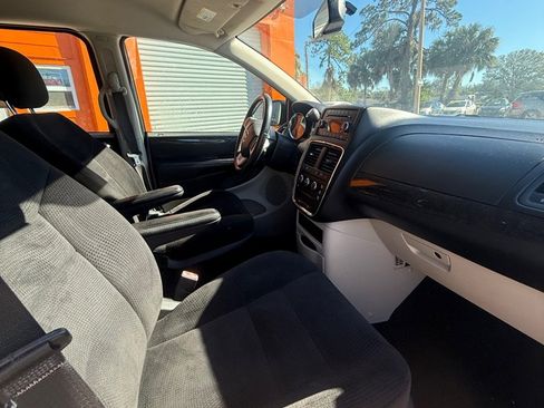 Used 2014 Dodge Grand Caravan American Value Package w/ UConnect Hands-Free Group image 9