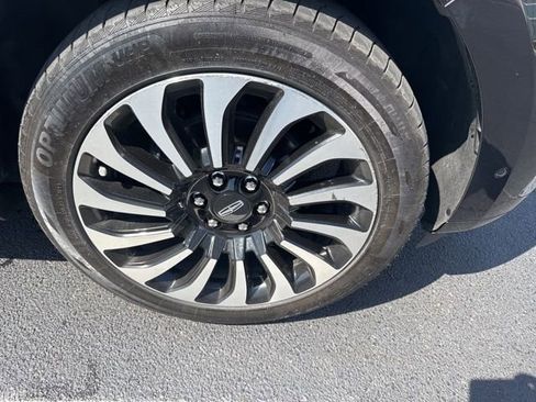 Used 2023 Lincoln Navigator L Black Label AWD/4WD image 4