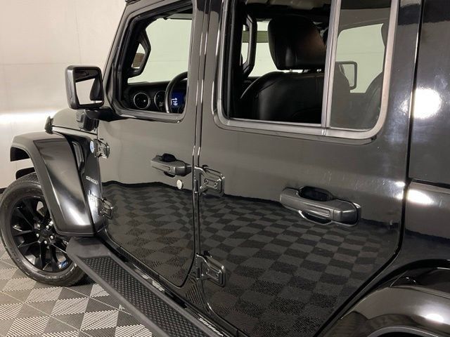 Used 2022 Jeep Wrangler Unlimited Sahara w/ Cold Weather Group AWD/4WD image 30