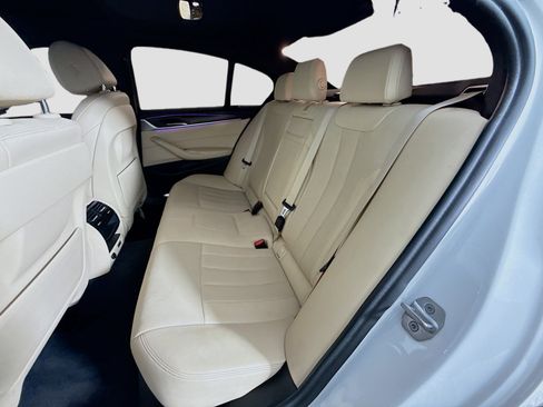 Used 2022 BMW 540i w/ Convenience Package image 25