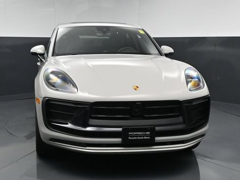 Used 2025 Porsche Macan AWD/4WD image 13
