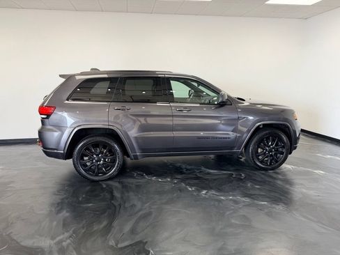 Used 2017 Jeep Grand Cherokee Altitude AWD/4WD image 23