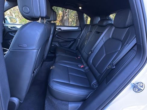 Used 2026 Porsche Macan AWD/4WD image 17