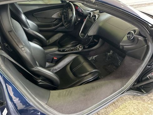 Used 2020 McLaren 570S Spider image 27