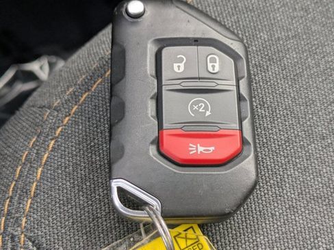 Used 2024 Jeep Gladiator Sport image 25