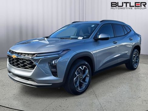 New 2026 Chevrolet Trax LT w/ Driver Confidence Package image 2