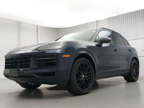Certified 2024 Porsche Cayenne w/ Premium Package Plus (PFM) AWD/4WD image 1