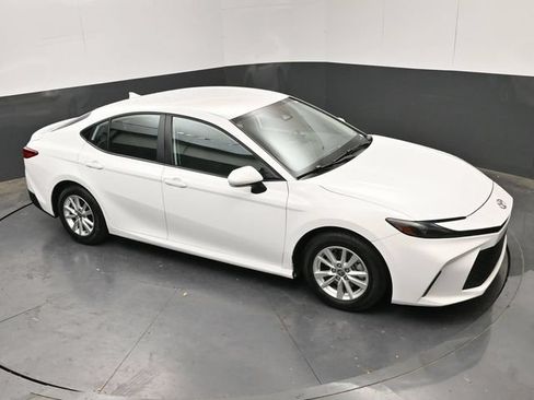Used 2025 Toyota Camry LE FWD image 17