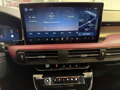 Used 2023 Lincoln Corsair Reserve w/ Jet Appearance Package FWD image 16