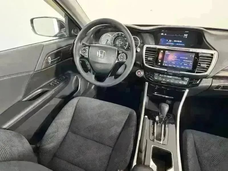 Used 2017 Honda Accord EX image 19