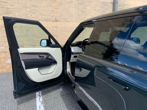 Certified 2023 Land Rover Range Rover SE image 10