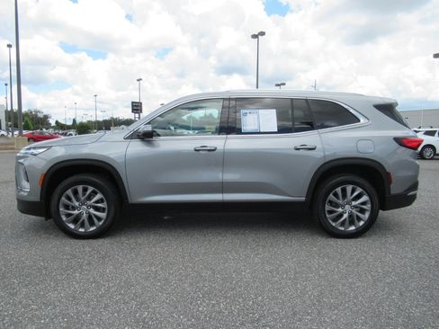 Used 2025 Buick Enclave Preferred w/ Power Package FWD image 4