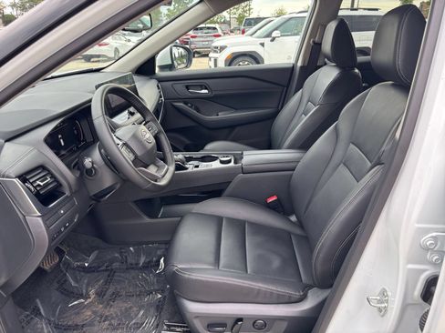 Used 2026 Nissan Rogue SL AWD/4WD image 25