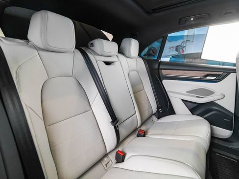 Certified 2025 Porsche Macan 4S Electric AWD/4WD image 37
