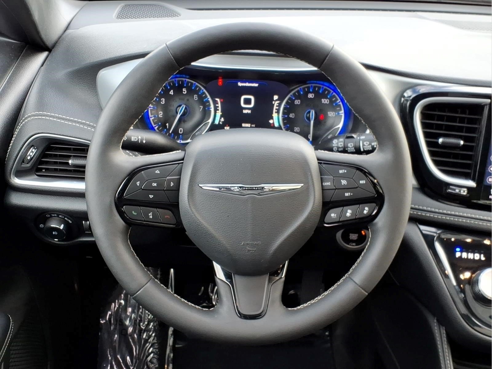 Used 2025 Chrysler Pacifica Limited FWD image 12