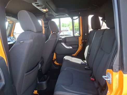 Used 2013 Jeep Wrangler Unlimited Sahara image 10