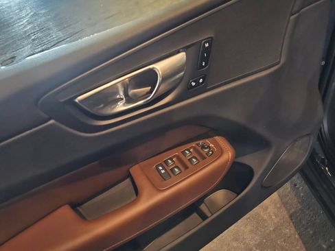 Certified 2023 Volvo XC60 B5 Plus w/ Climate Package AWD/4WD image 18