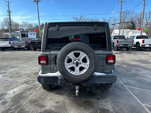 Used 2018 Jeep Wrangler Unlimited Sport S image 4