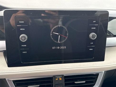 New 2025 Volkswagen Taos SE FWD image 18