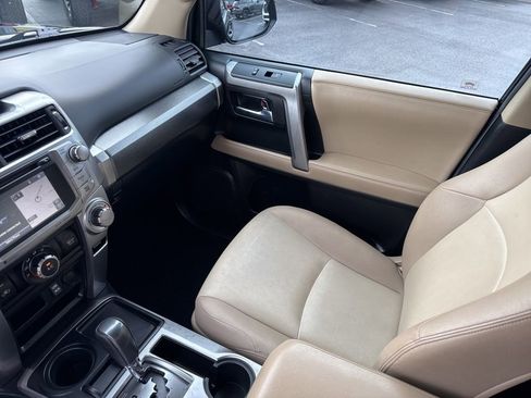 Used 2018 Toyota 4Runner SR5 Premium RWD image 34