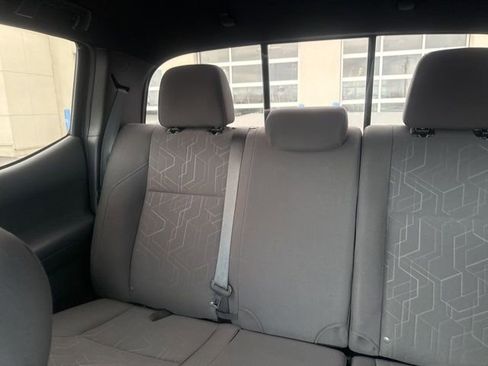 Used 2018 Toyota Tacoma TRD Off-Road w/ Technology Package image 11