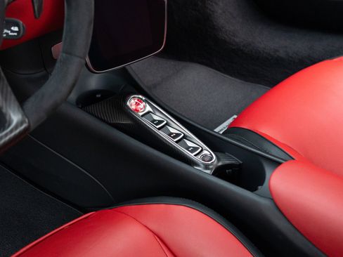 Used 2023 McLaren Artura RWD image 7