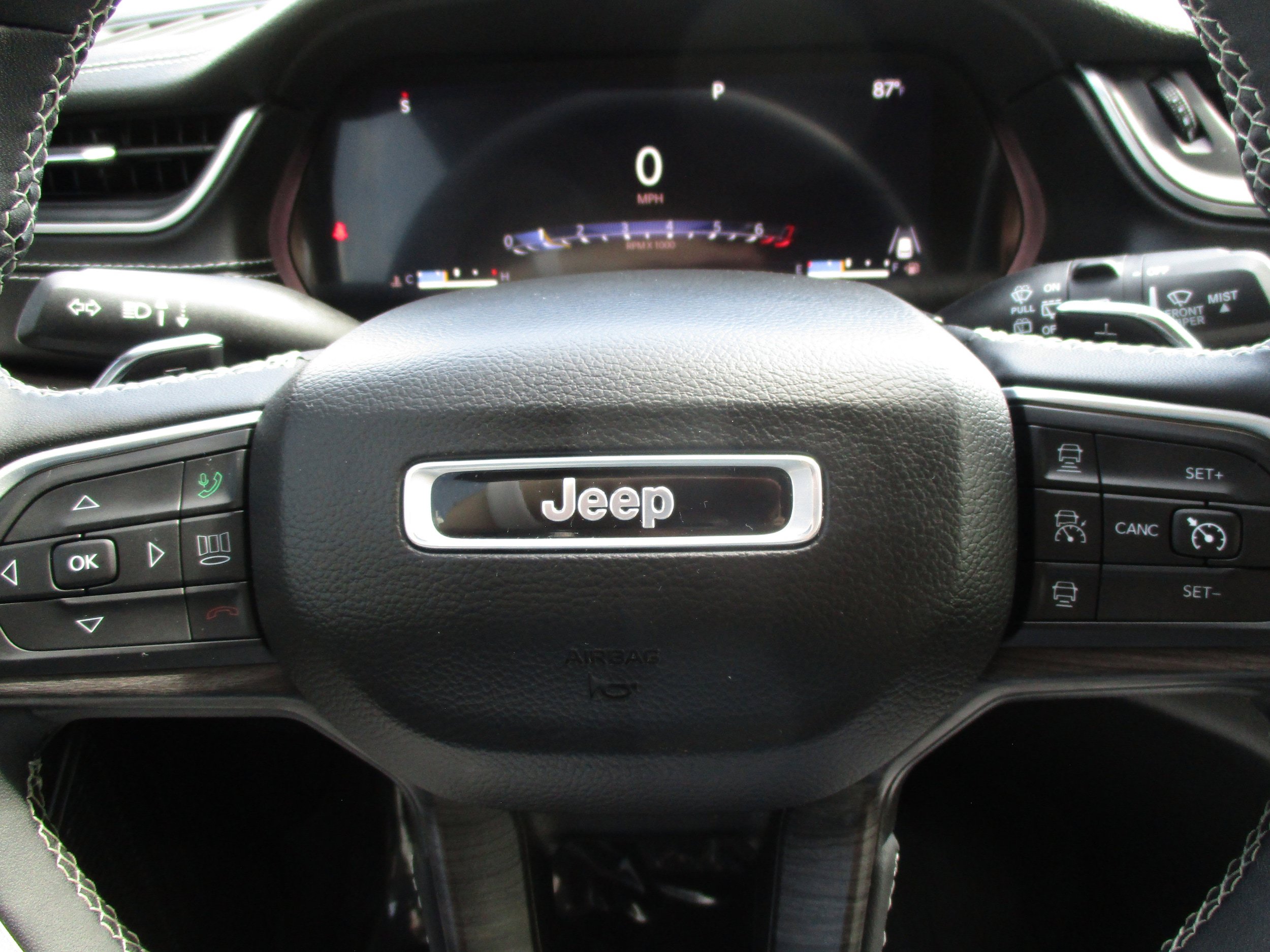 Used 2023 Jeep Grand Cherokee Limited AWD/4WD image 17