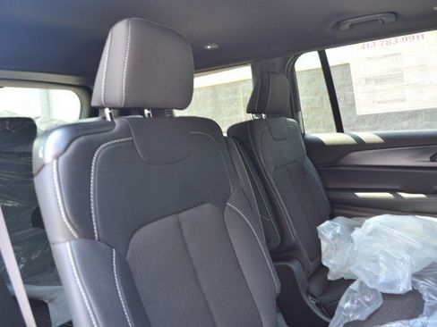 New 2025 Jeep Grand Cherokee L Laredo w/ Luxury Tech Group I image 35