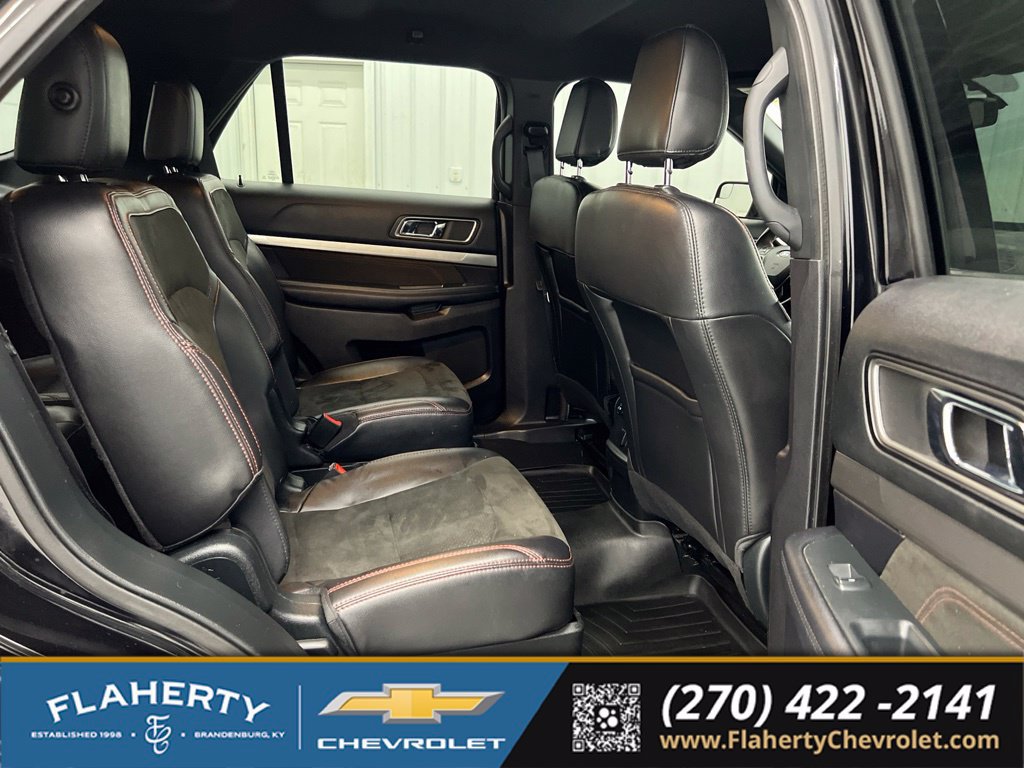 Used 2018 Ford Explorer XLT w/ Equipment Group 202A AWD/4WD image 13