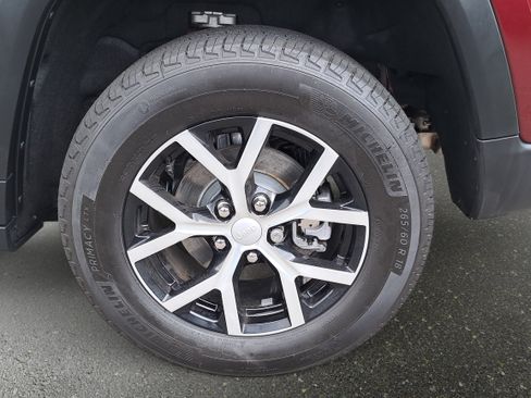 Used 2025 Jeep Grand Cherokee Limited RWD image 34