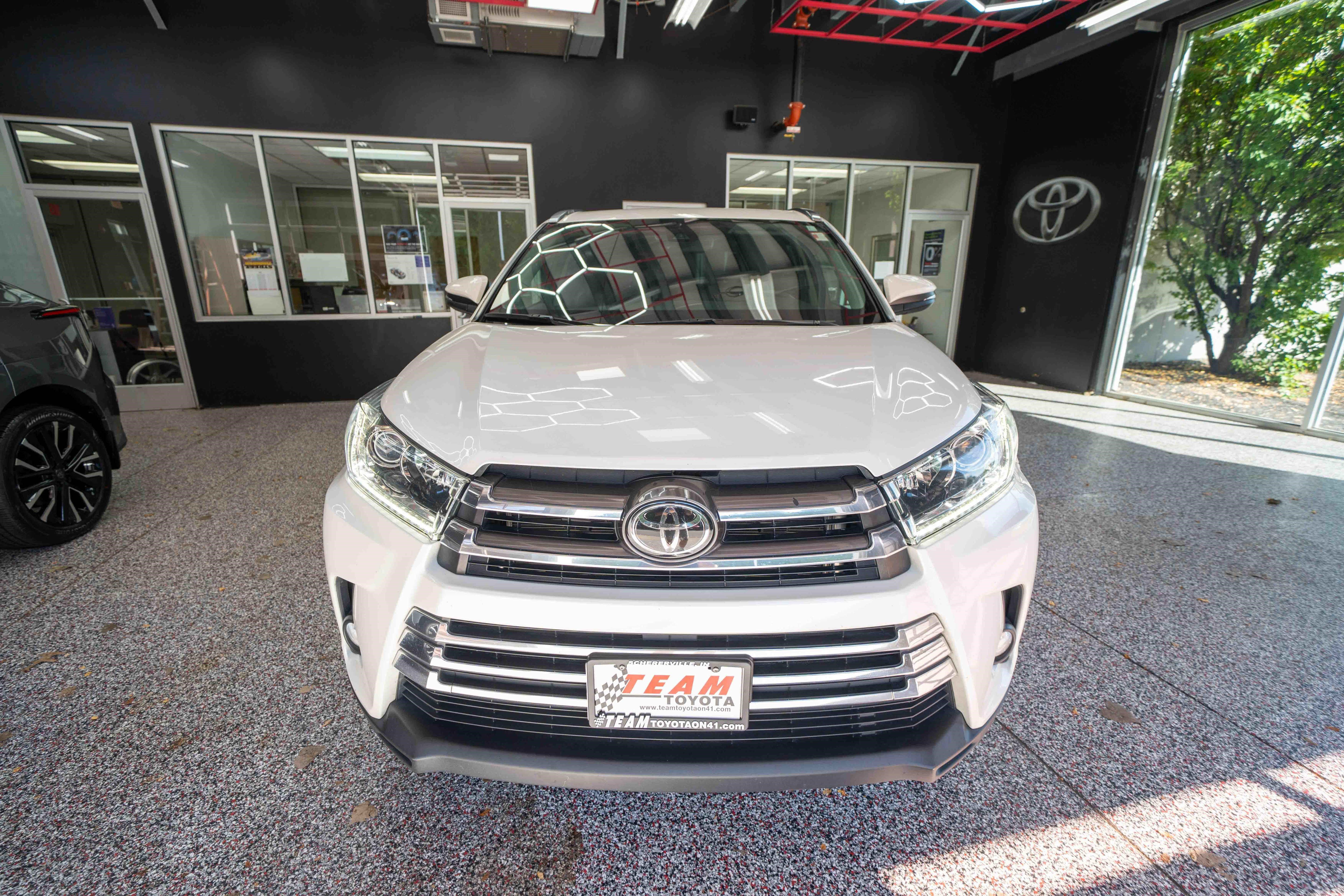 Used 2018 Toyota Highlander Limited AWD/4WD image 6