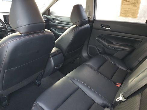 Used 2022 Nissan Altima 2.5 SR image 14