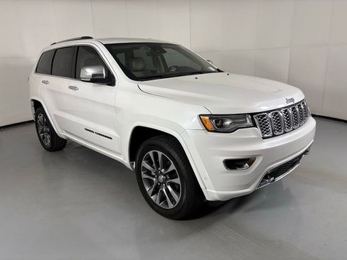 Used 2017 Jeep Grand Cherokee Overland w/ Jeep Active Safety Group image 2