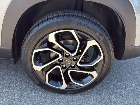 Used 2024 Chevrolet Trax RS w/ Sunroof Package FWD image 16