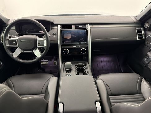 Used 2024 Land Rover Discovery Dynamic SE AWD/4WD image 15