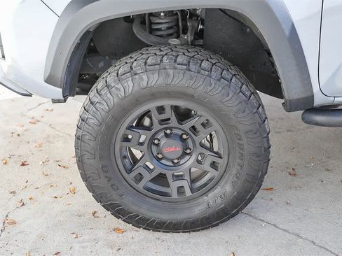 Used 2021 Toyota Tacoma SR5 image 9