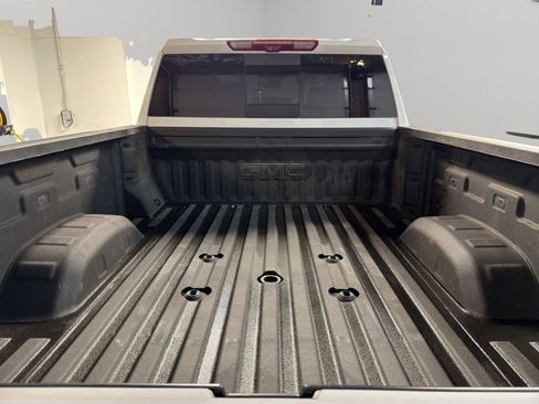 Used 2025 GMC Sierra 3500 AT4 w/ Technology Package AWD/4WD image 18