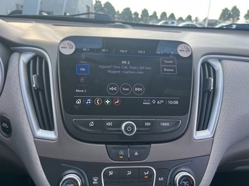 Used 2024 Chevrolet Malibu LT image 17