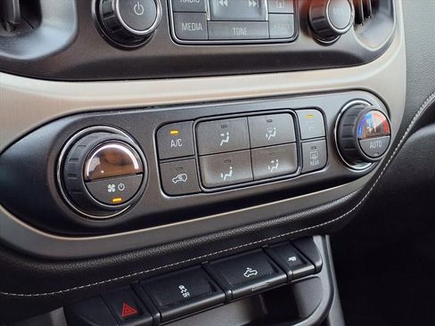 Used 2016 GMC Canyon SLE w/ SLE Convenience Package image 24