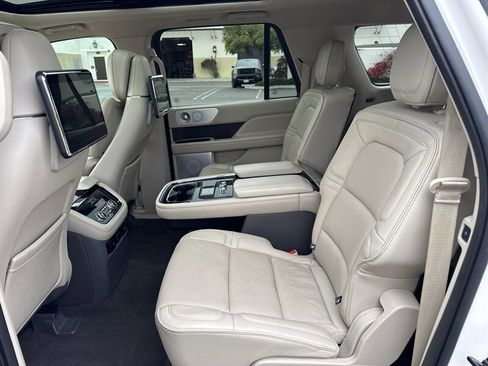 Used 2019 Lincoln Navigator L Reserve w/ Cargo Package image 18