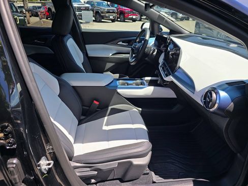 Used 2025 Chevrolet Equinox EV LT FWD image 12