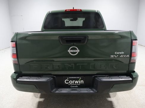 Used 2024 Nissan Frontier SV image 3