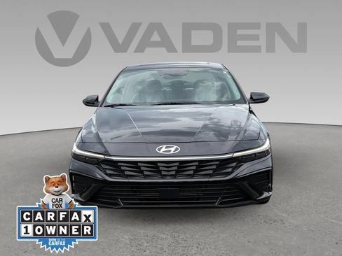 Used 2025 Hyundai Elantra Limited FWD image 2
