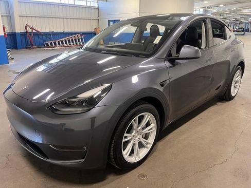Used 2023 Tesla Model Y Long Range image 6