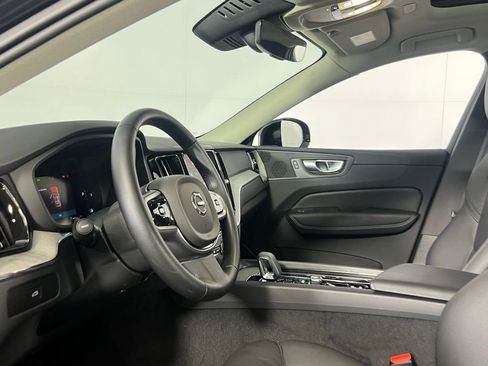 Used 2025 Volvo XC60 B5 Plus image 21