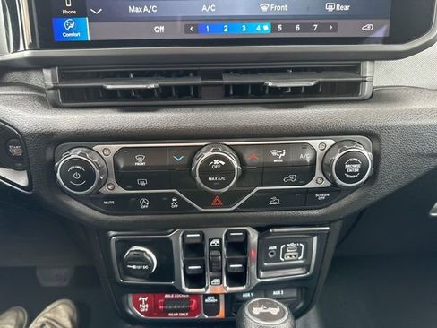 Used 2025 Jeep Wrangler Unlimited Sport AWD/4WD image 32